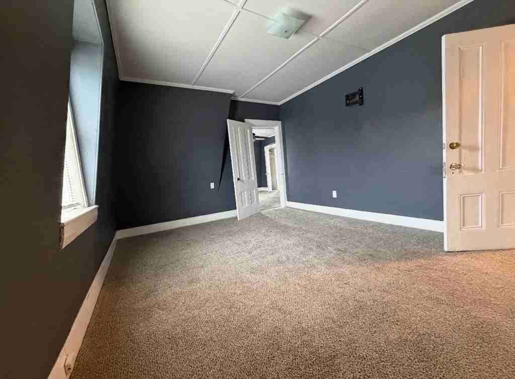 127 Court St - Photo 5 of 14