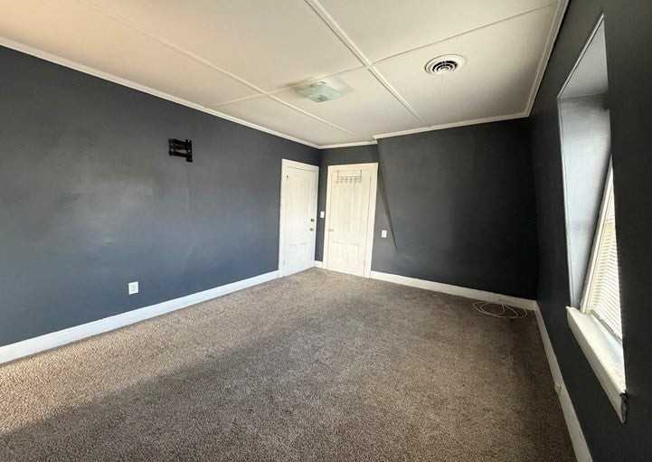 127 Court St - Photo 6 of 14