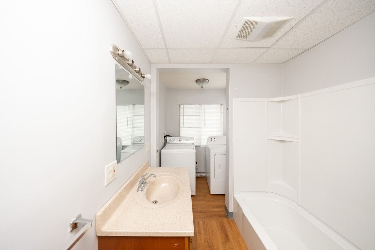 10 Alpine St Apt 1 - Photo 4 of 11