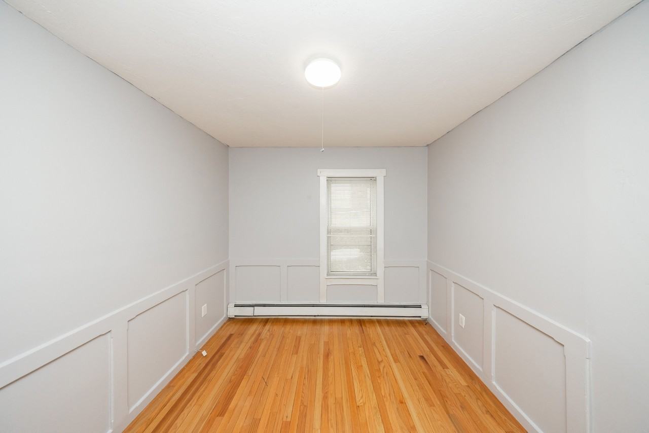 10 Alpine St Apt 1 - Photo 6 of 11