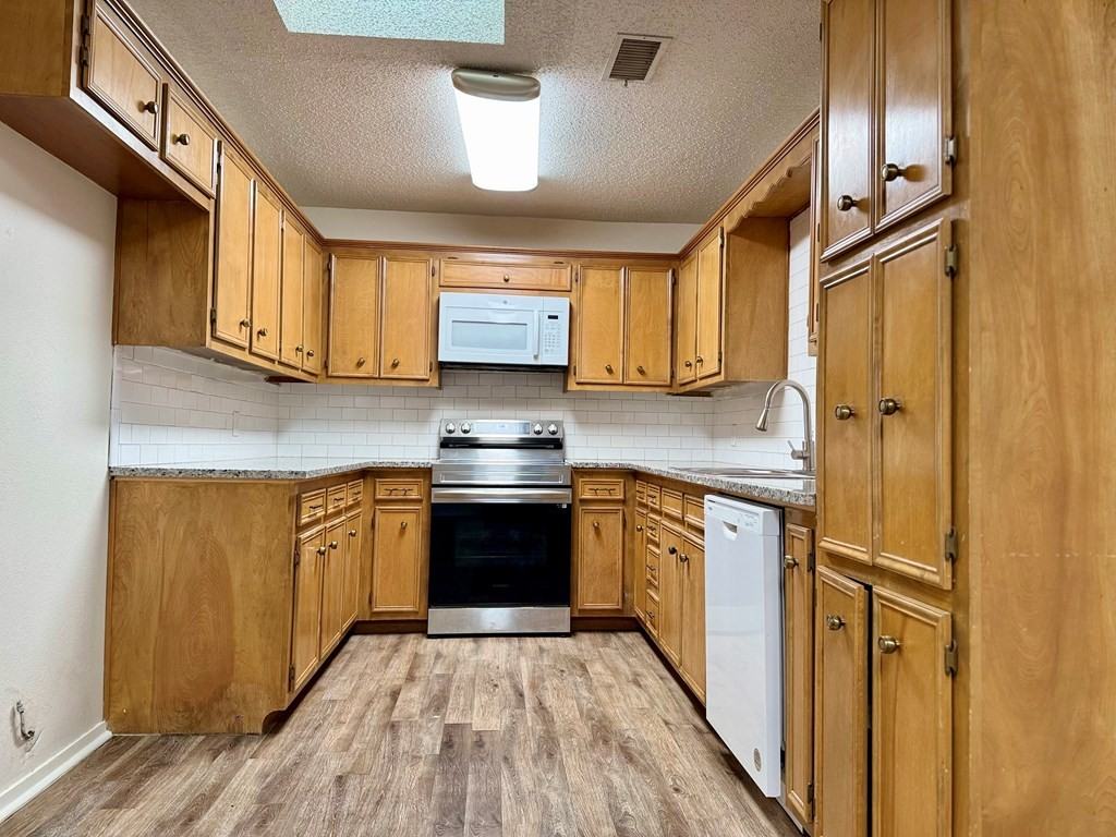 3604 Bedford Ave - Photo 5 of 15