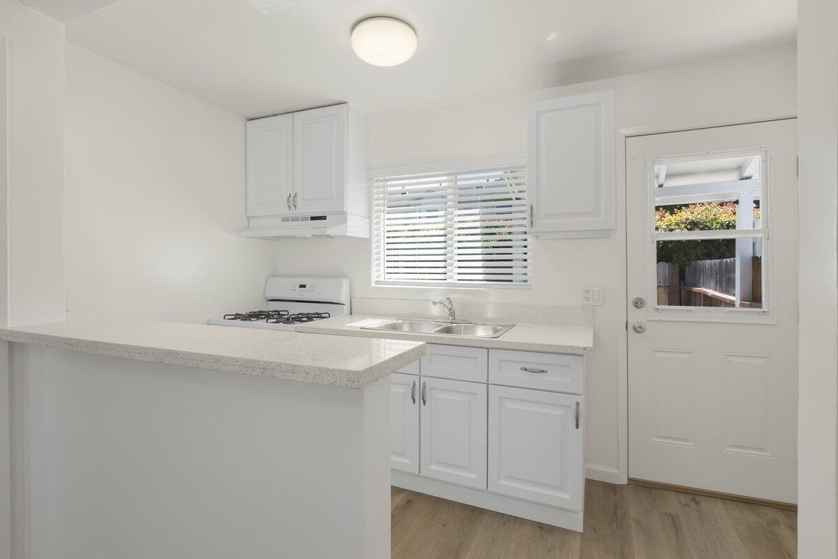 4822 8th St - Photo 4 of 23