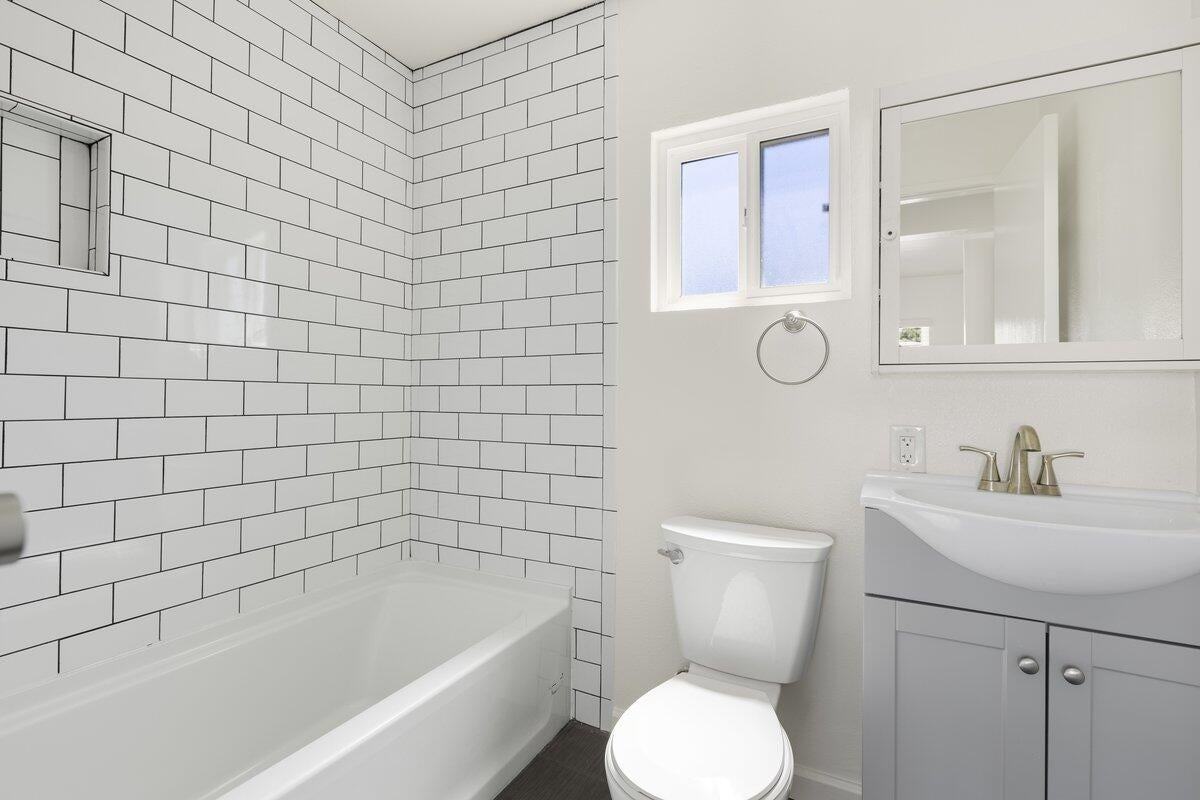 4822 8th St - Photo 6 of 23