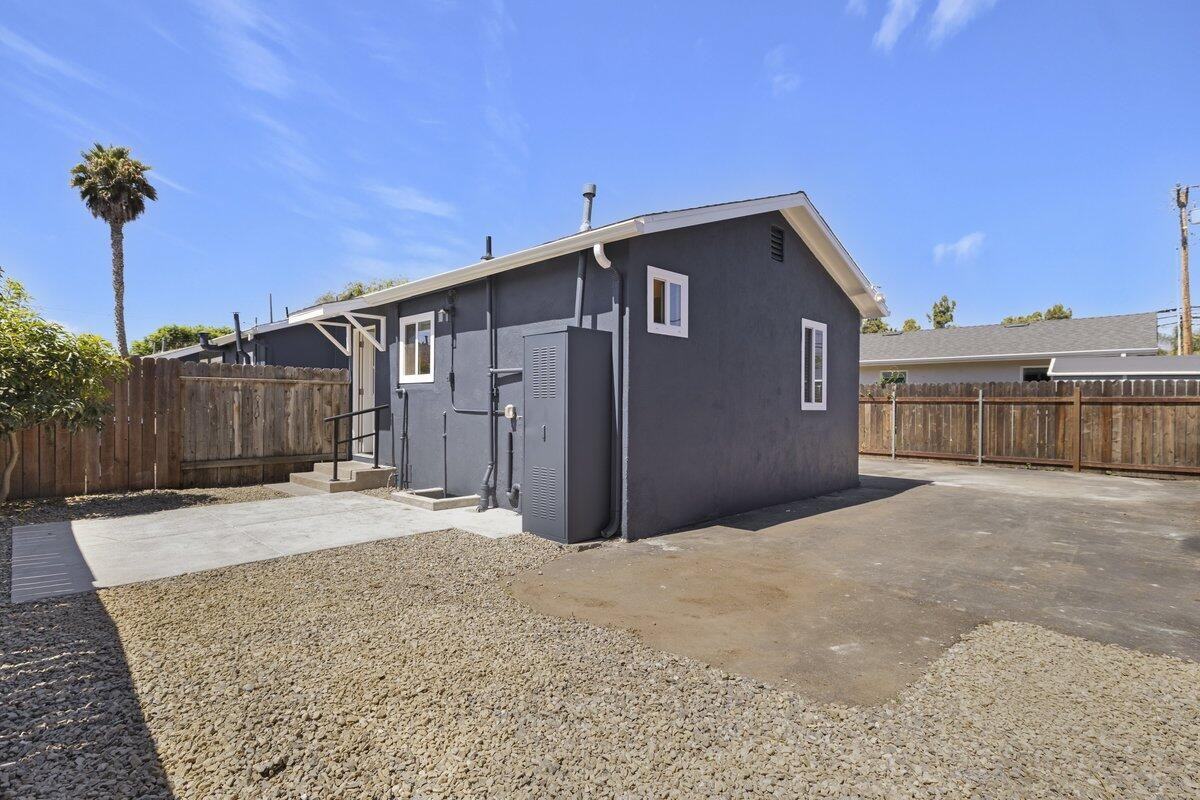 4822 8th St - Photo 7 of 23