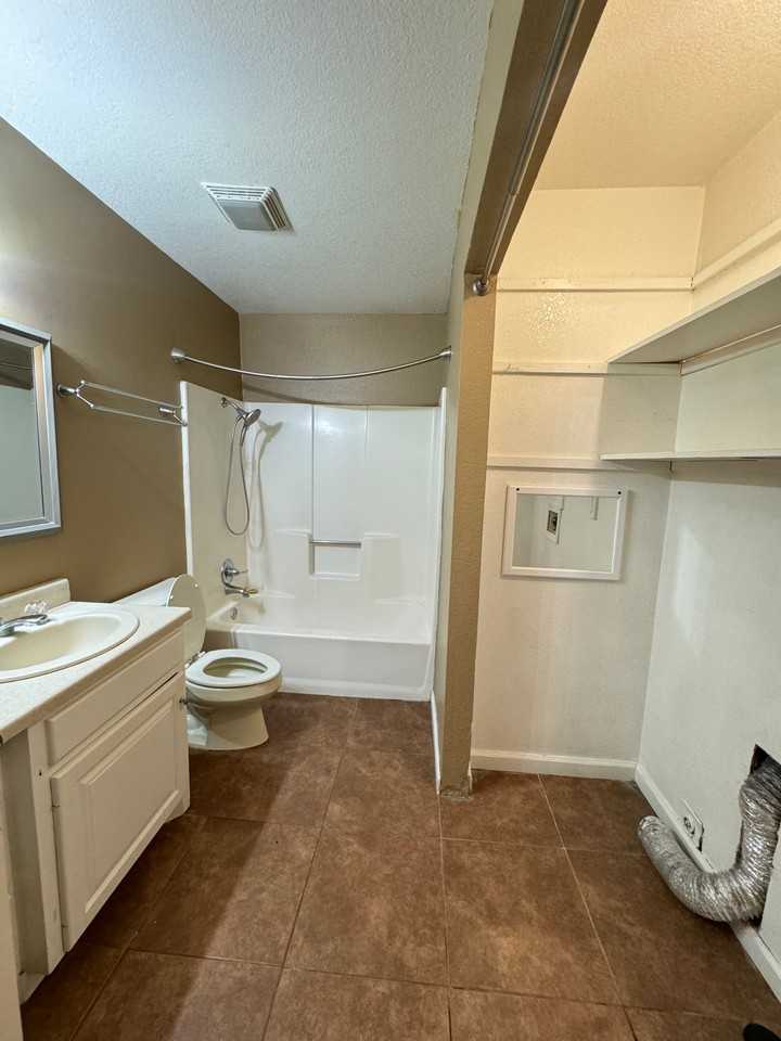 407 West Spruce Avenue - 1Unit A #1 - Photo 5 of 11