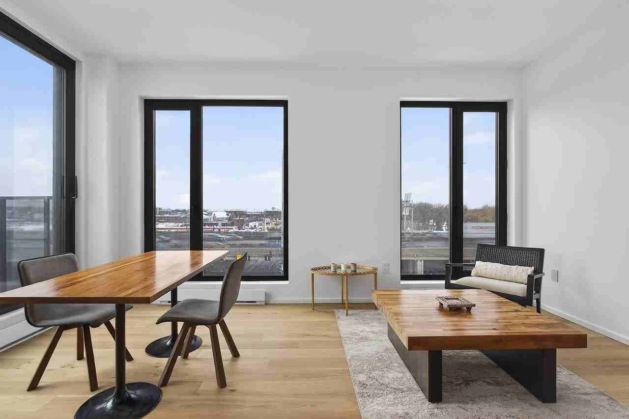 585 Avenue Glengarry #425 - Photo 4 of 30