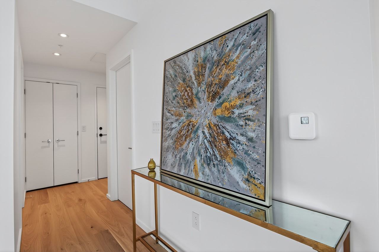 585 Avenue Glengarry #425 - Photo 5 of 30