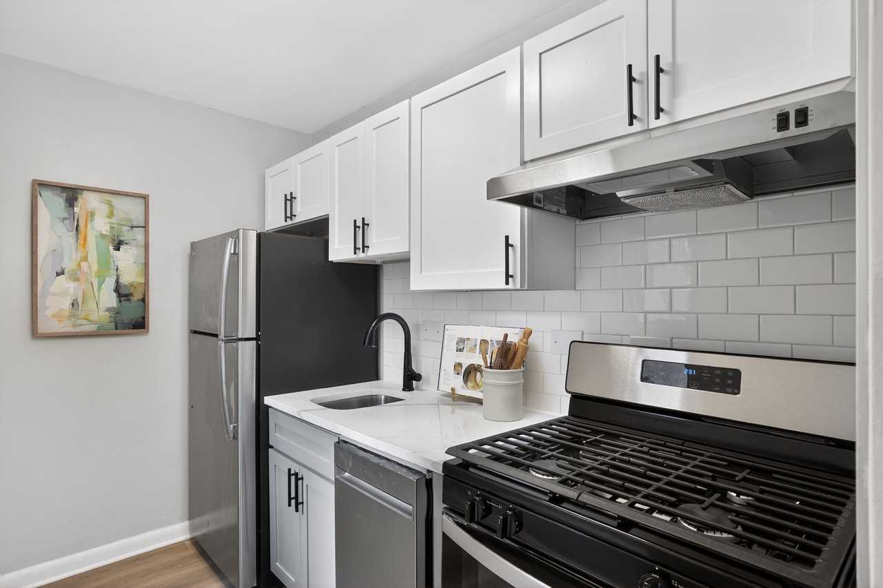 Merrill House Apartments - Photo 3 of 27