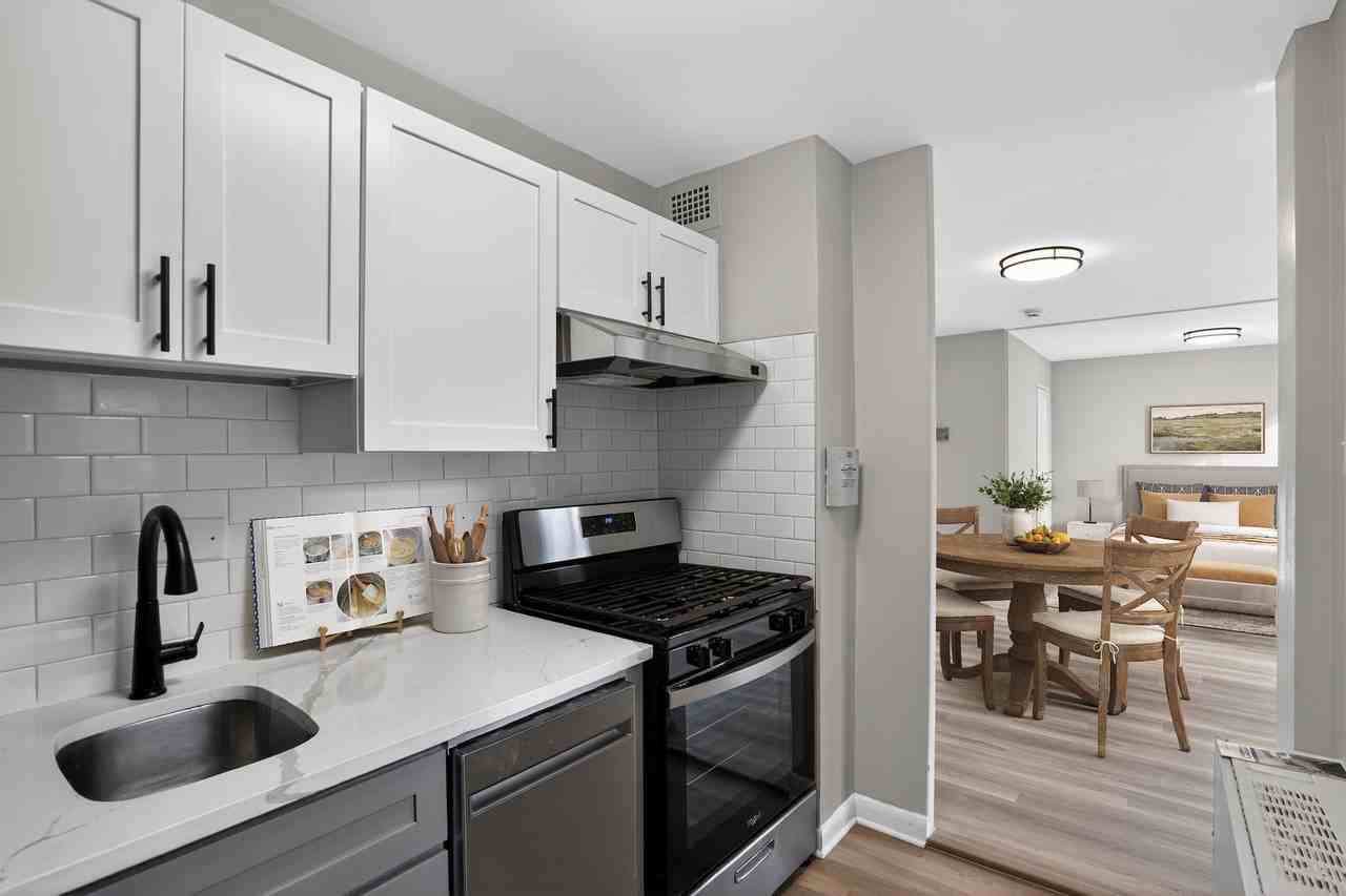 Merrill House Apartments - Photo 4 of 27