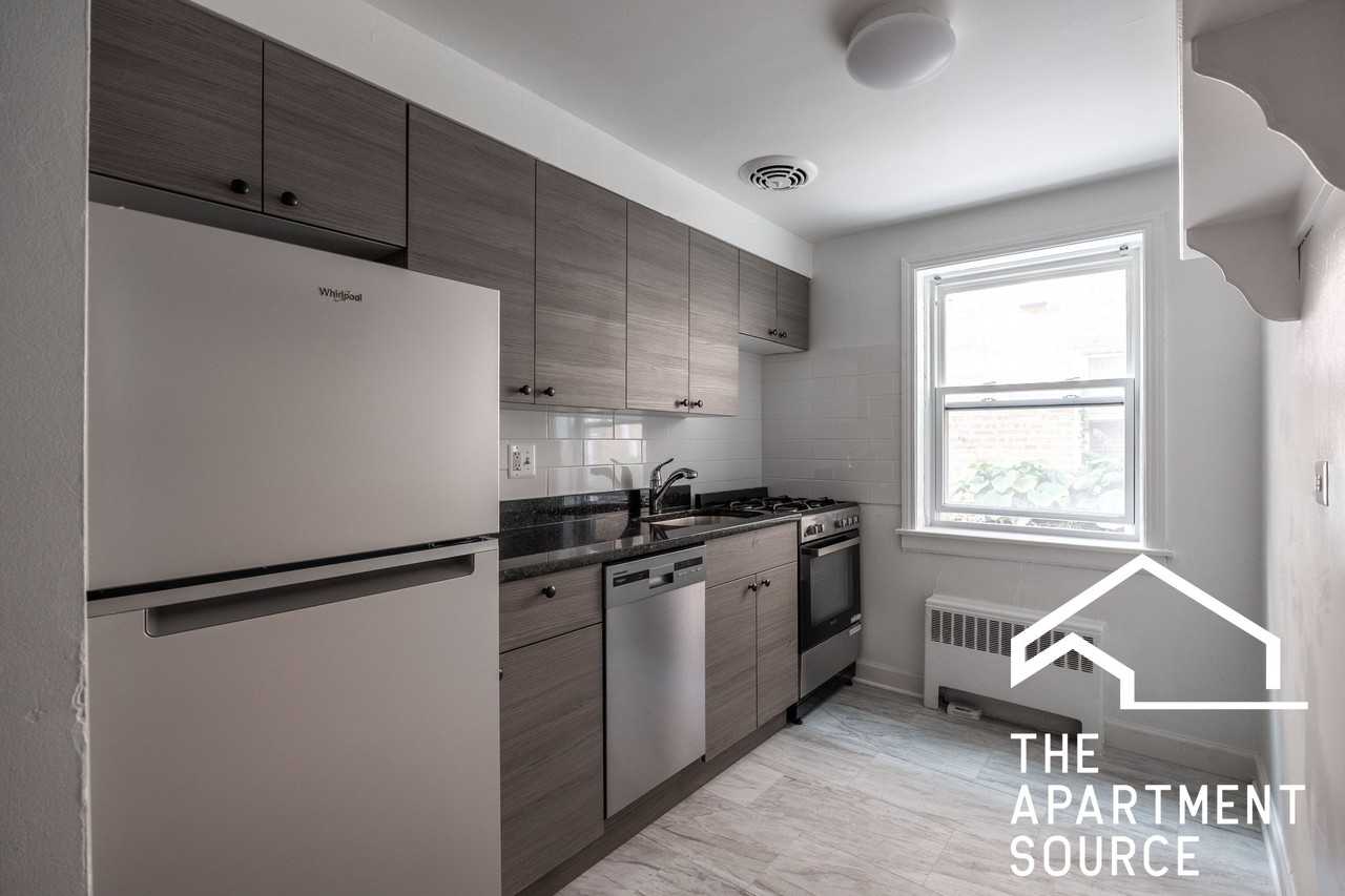 6715 N California Ave #GN