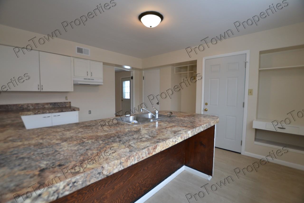 1318 Oneida Street - Photo 4 of 8