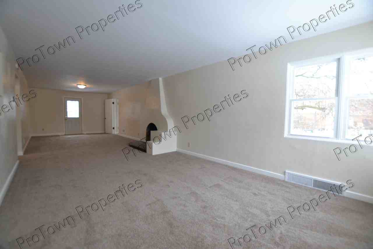 1318 Oneida Street - Photo 5 of 8