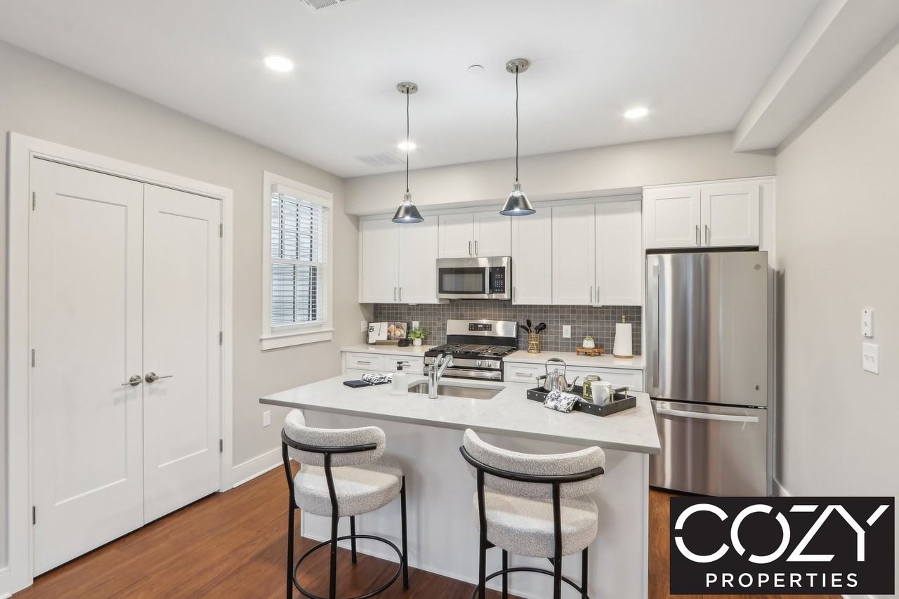 386 Harvard St - Photo 2 of 29