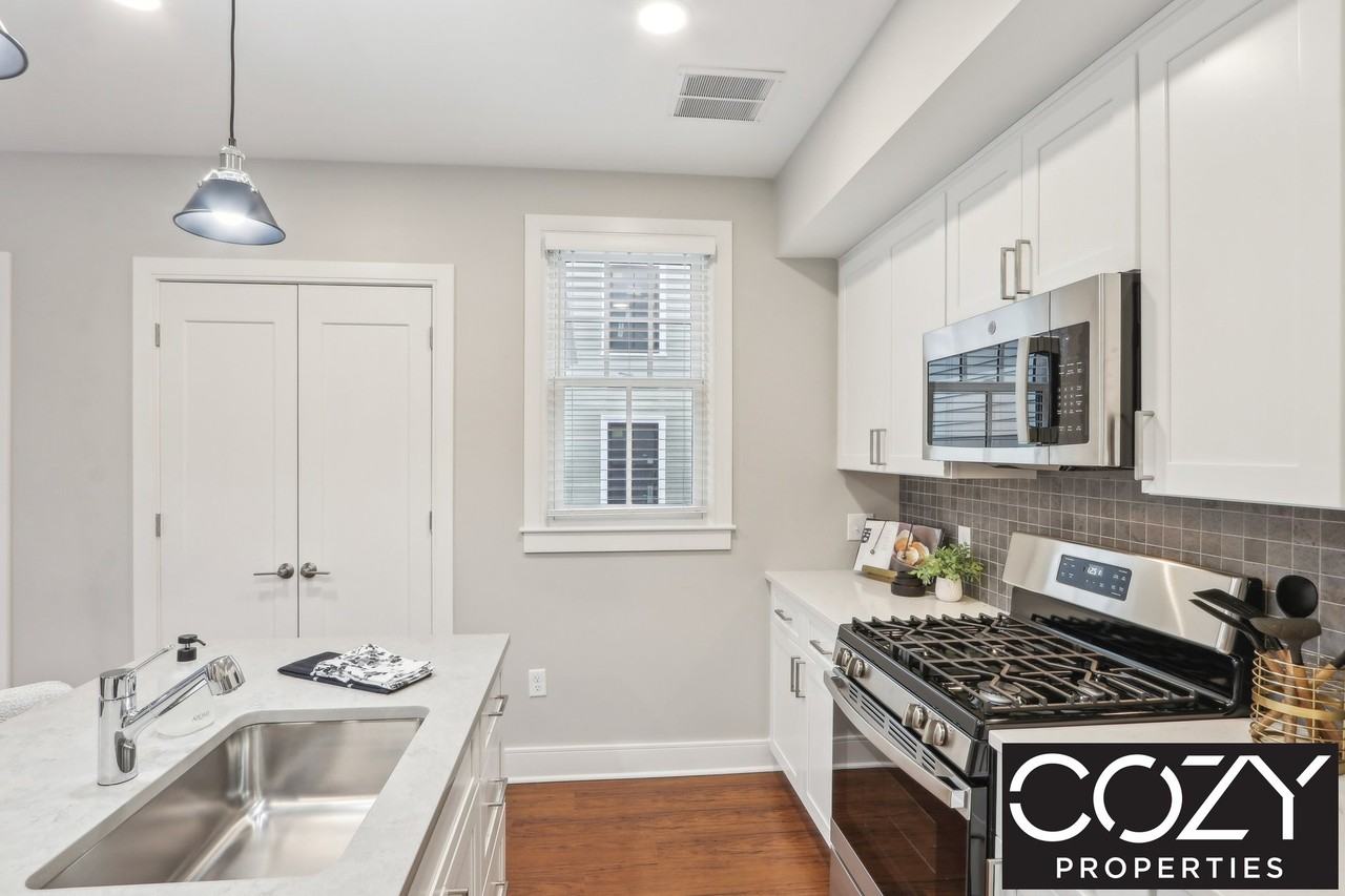 386 Harvard St - Photo 4 of 29