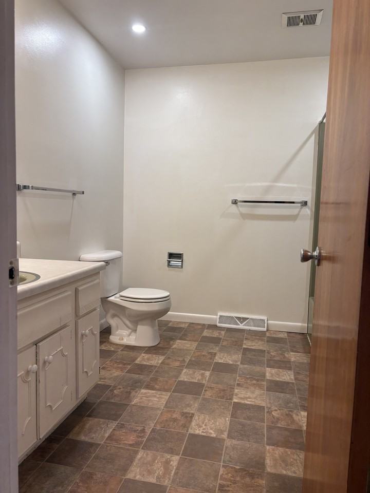 408 Amherst Dr #1 - Photo 5 of 7