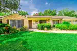 featured image of 6313 Halifax Rd #1