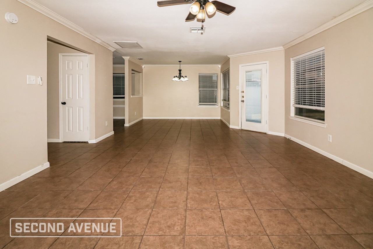 3021 Shady Creek Ln - Photo 4 of 30