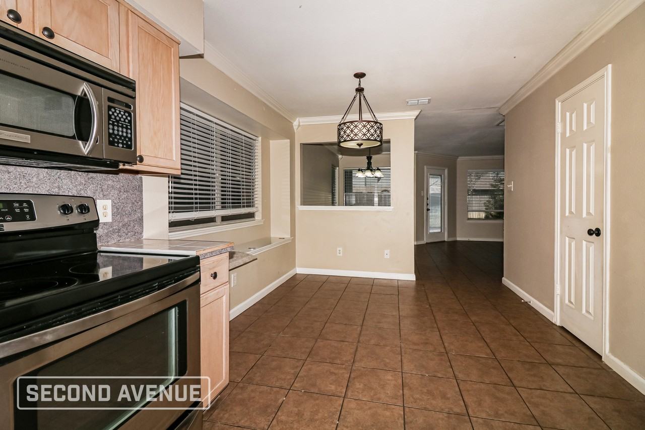 3021 Shady Creek Ln - Photo 7 of 30