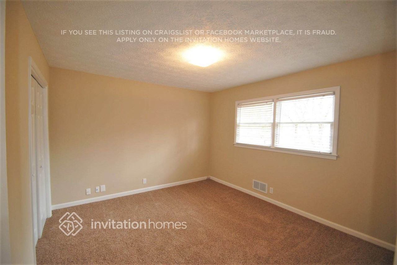 4226 Executive Dr - Photo 3 of 8