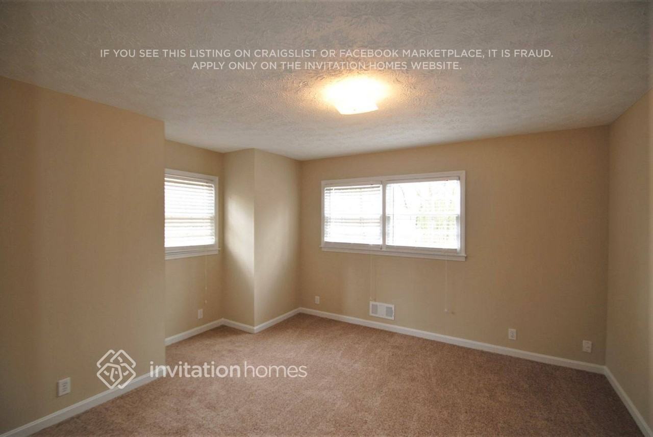 4226 Executive Dr - Photo 4 of 8