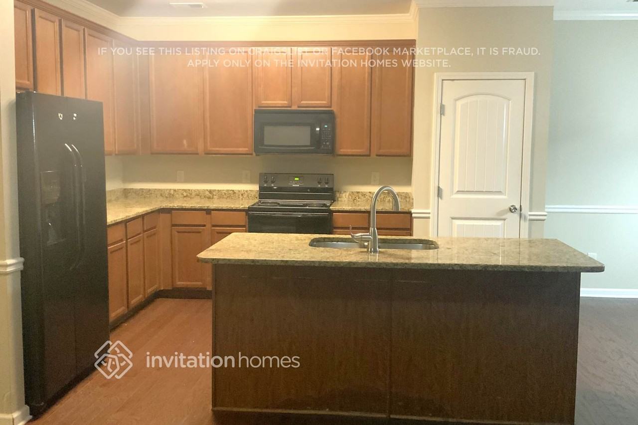 526 Crestmont Ln - Photo 3 of 18