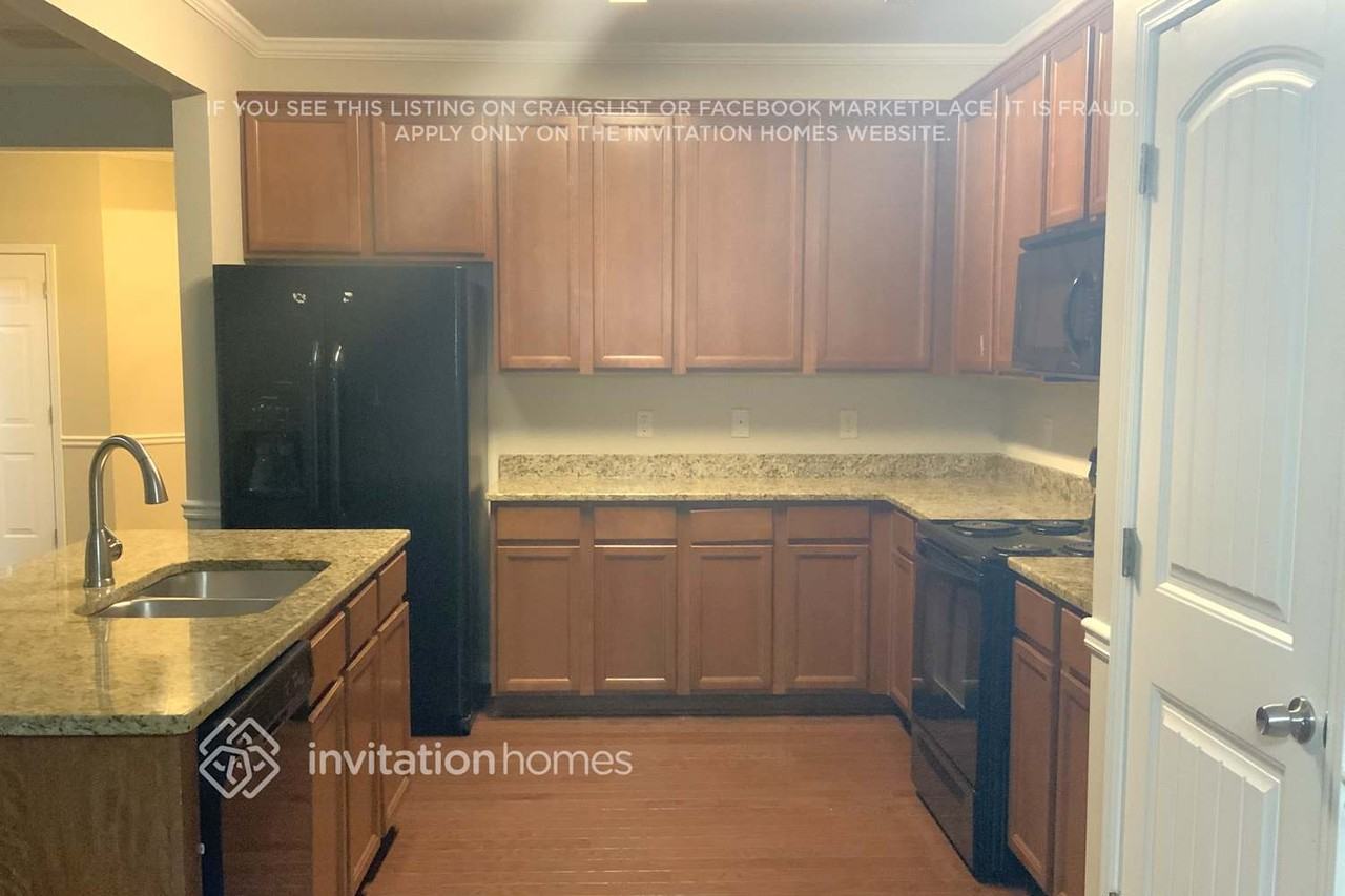 526 Crestmont Ln - Photo 4 of 18