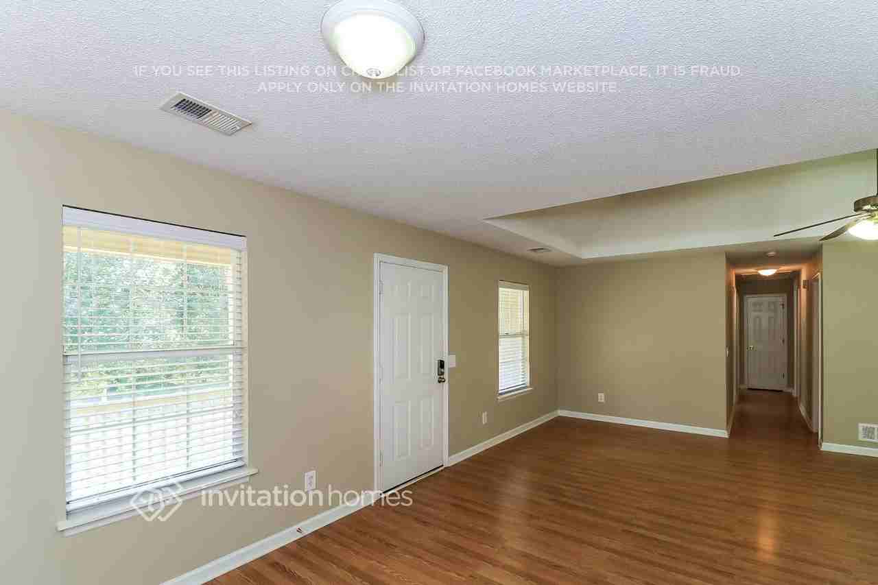 1870 Chadwick Dr - Photo 2 of 17