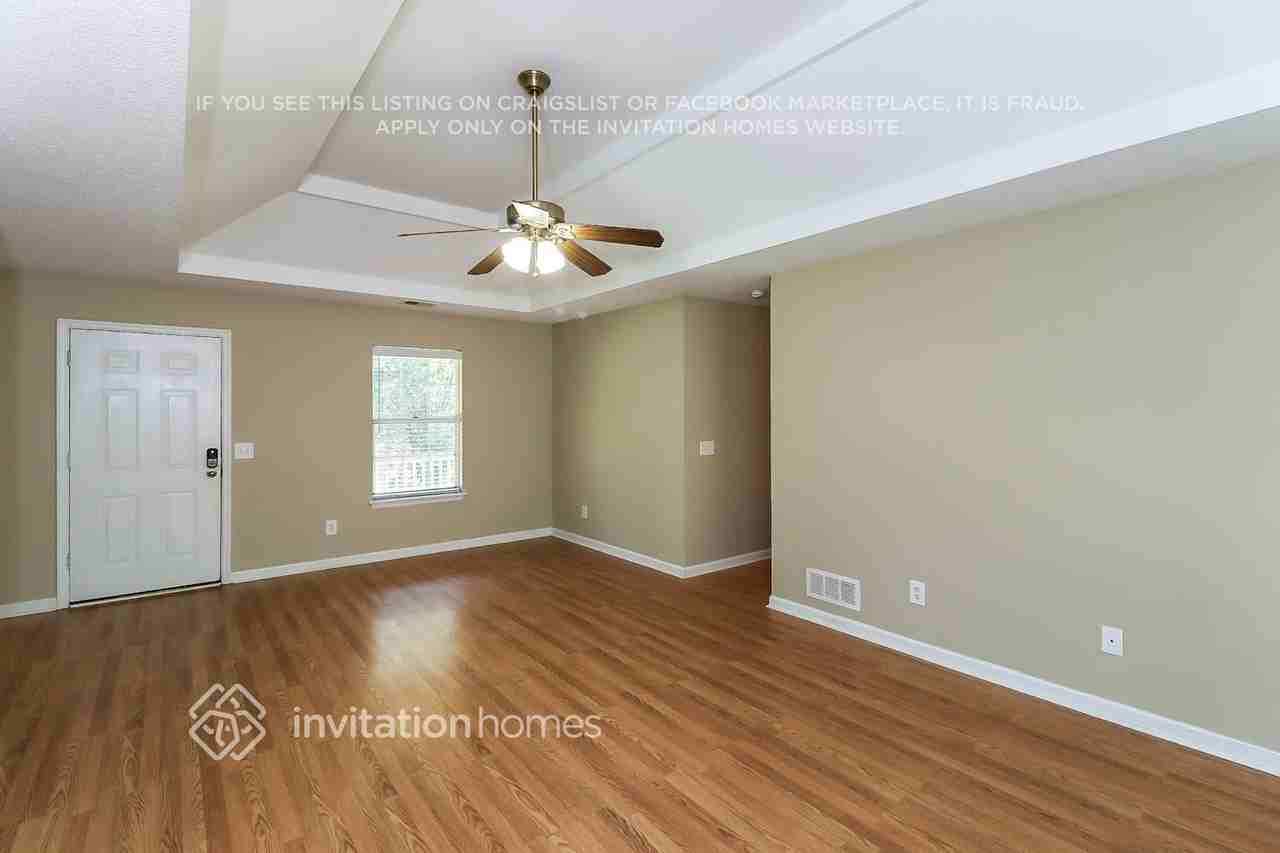 1870 Chadwick Dr - Photo 4 of 17