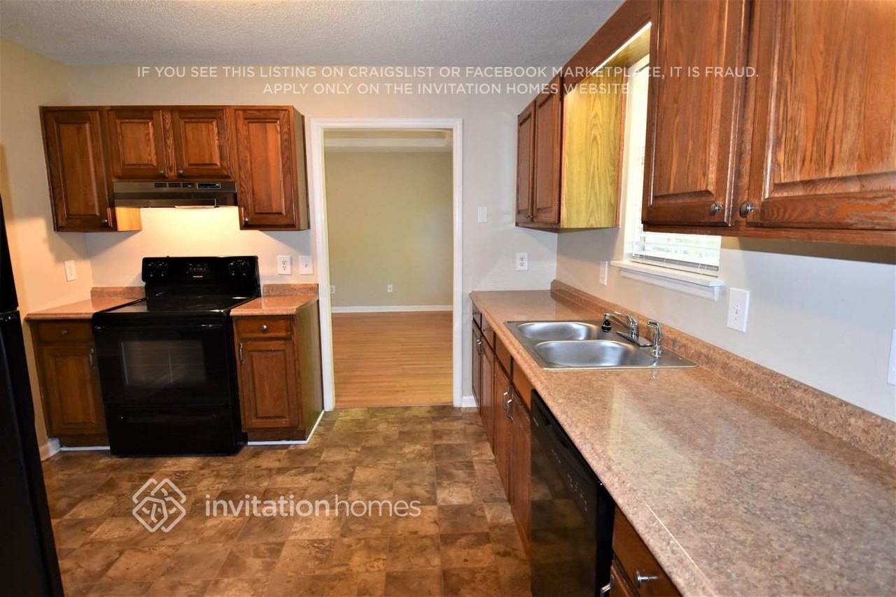 1870 Chadwick Dr - Photo 6 of 17