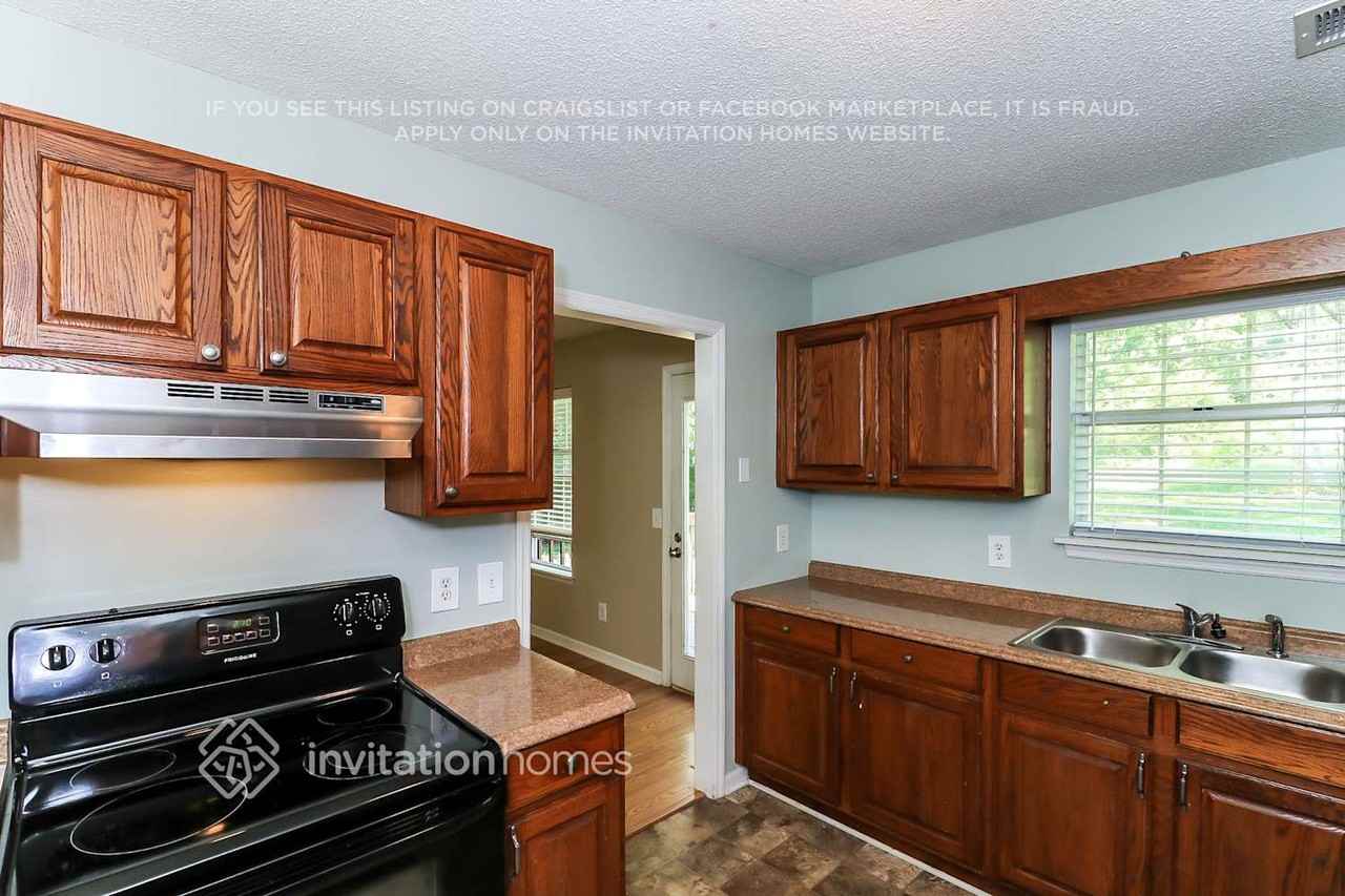 1870 Chadwick Dr - Photo 7 of 17