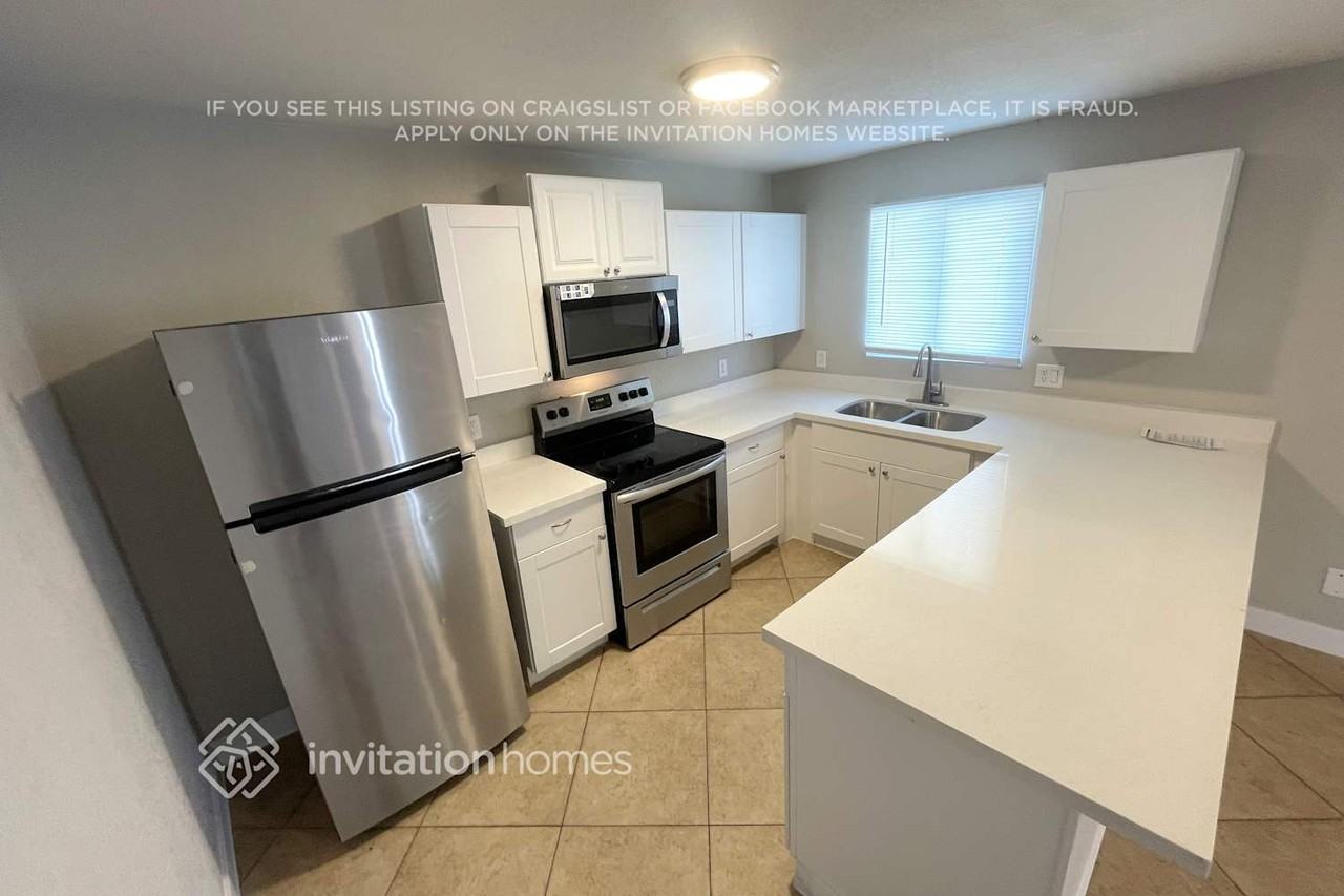 4512 N 81st Dr - Photo 5 of 14