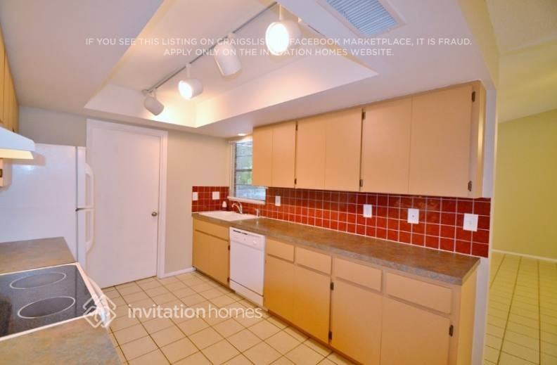 3240 Maiden Ln - Photo 3 of 10