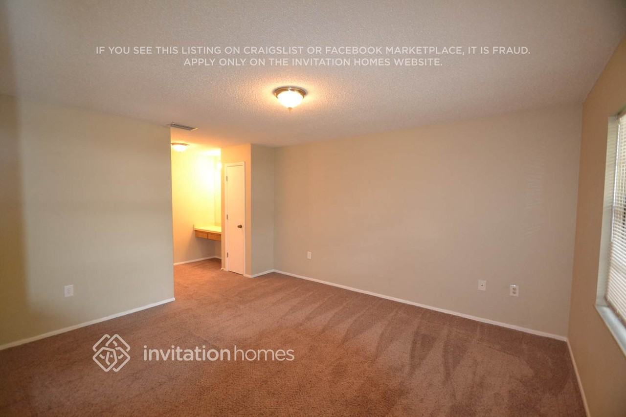 3240 Maiden Ln - Photo 5 of 10