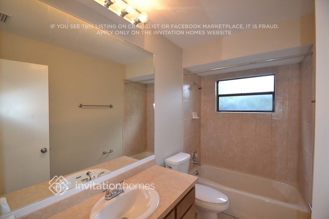 3240 Maiden Ln - Photo 7 of 10