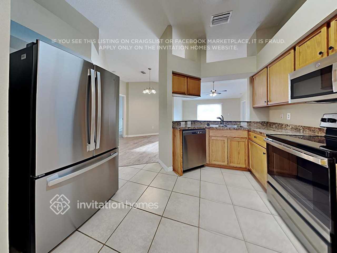 12021 Butler Woods Cir - Photo 7 of 18