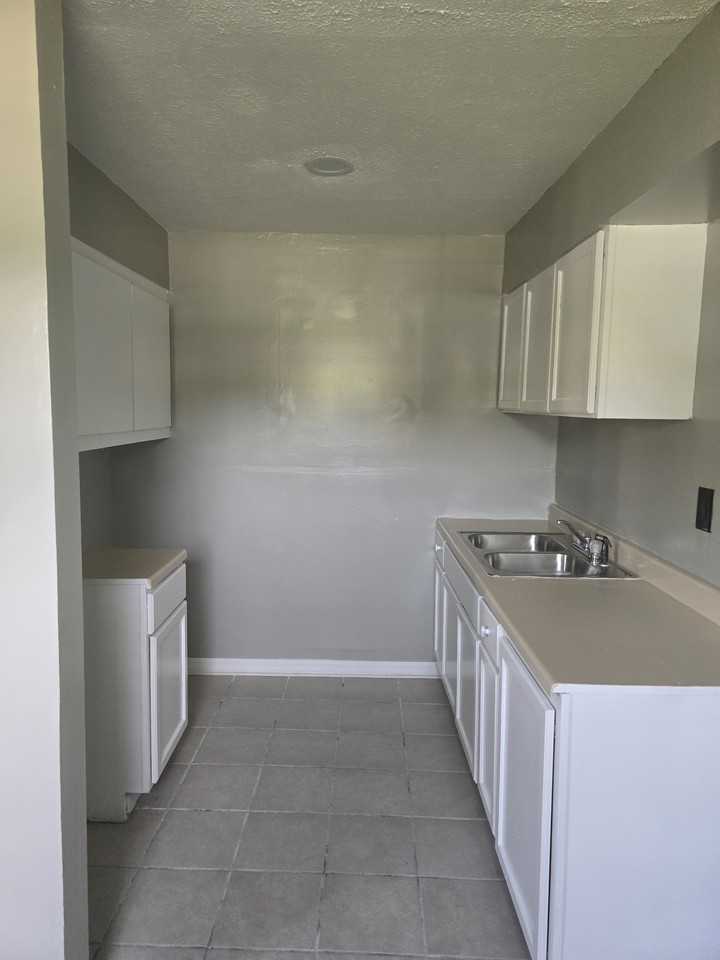 3421 Shanks Ln #3 - Photo 4 of 11