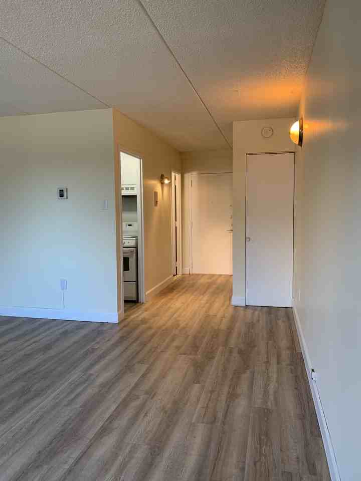 1300 Boulevard de la Côte-Vertu - Photo 6 of 15