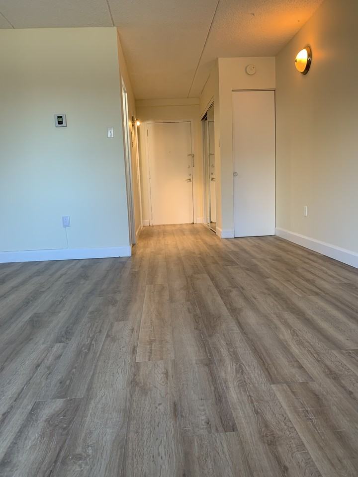 1300 Boulevard de la Côte-Vertu - Photo 7 of 15