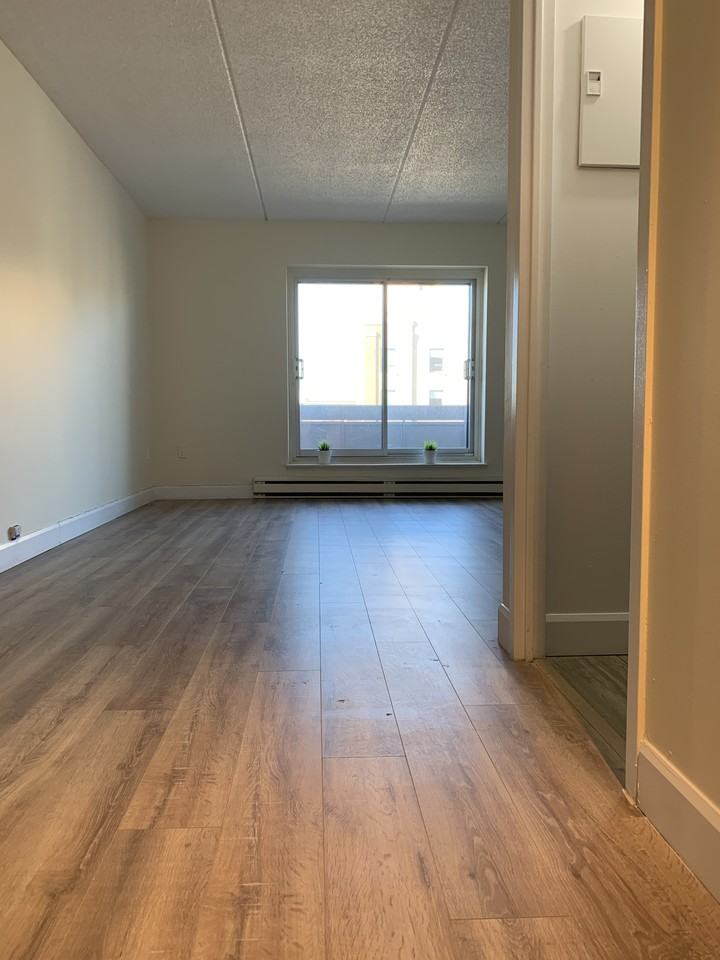 1300 Boulevard de la Côte-Vertu - Photo 5 of 15