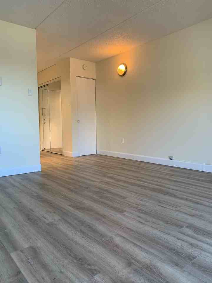 1300 Boulevard de la Côte-Vertu - Photo 6 of 15