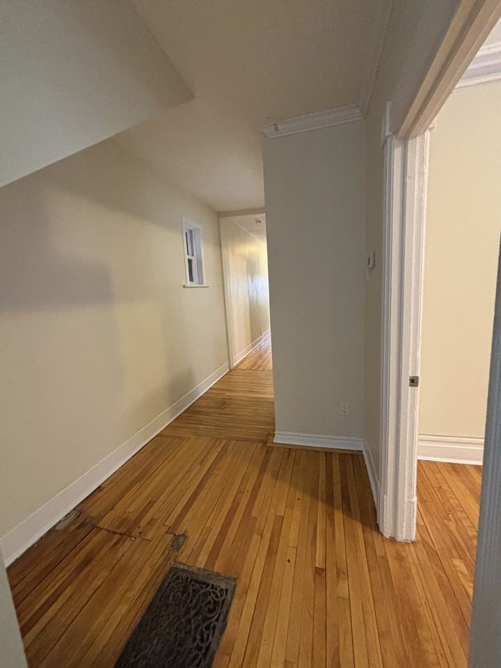 405 Lisgar - Photo 6 of 8