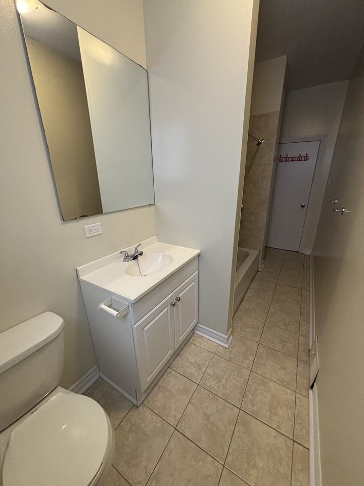 405 Lisgar - Photo 3 of 8