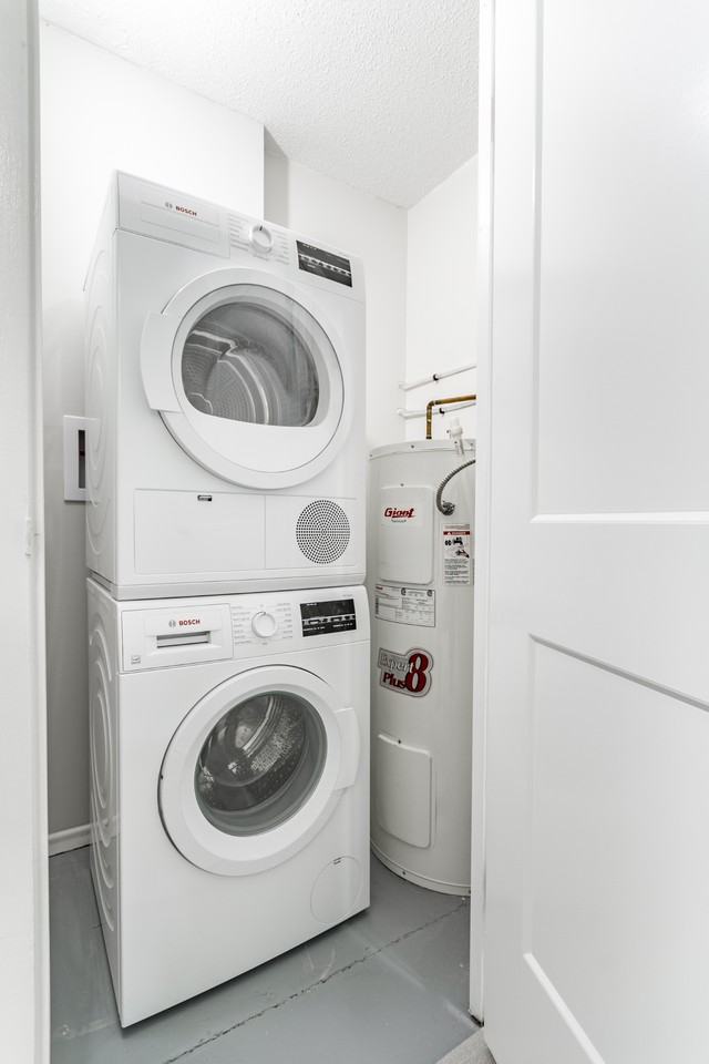 233 Mohawk Road East - Photo 4 of 8