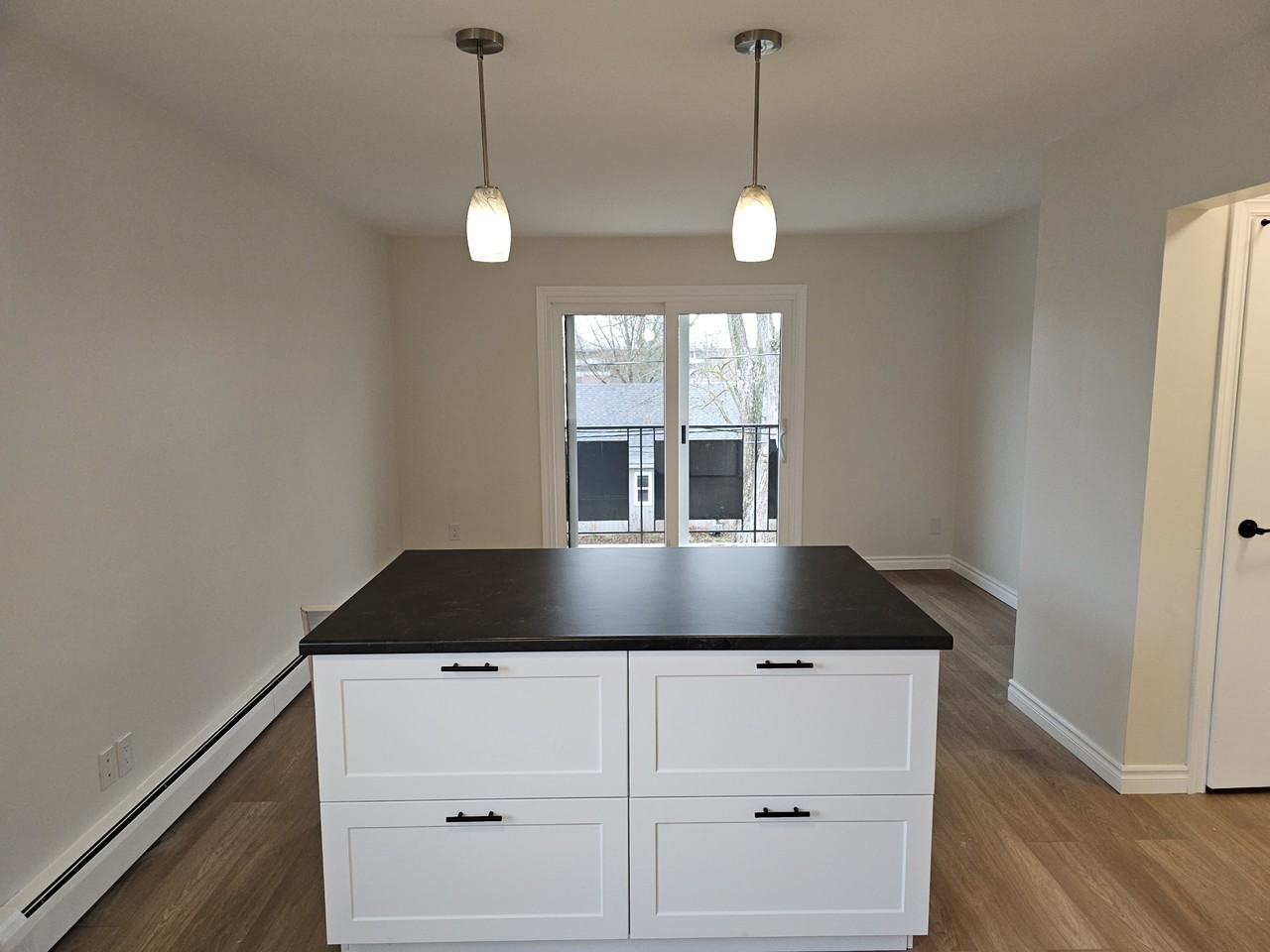 34 Carleton St S - Photo 2 of 9