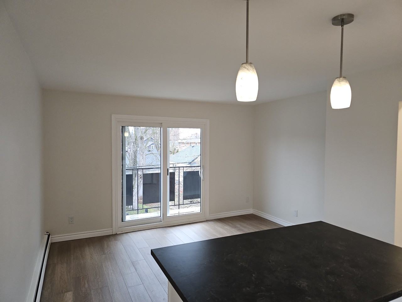 34 Carleton St S - Photo 3 of 9