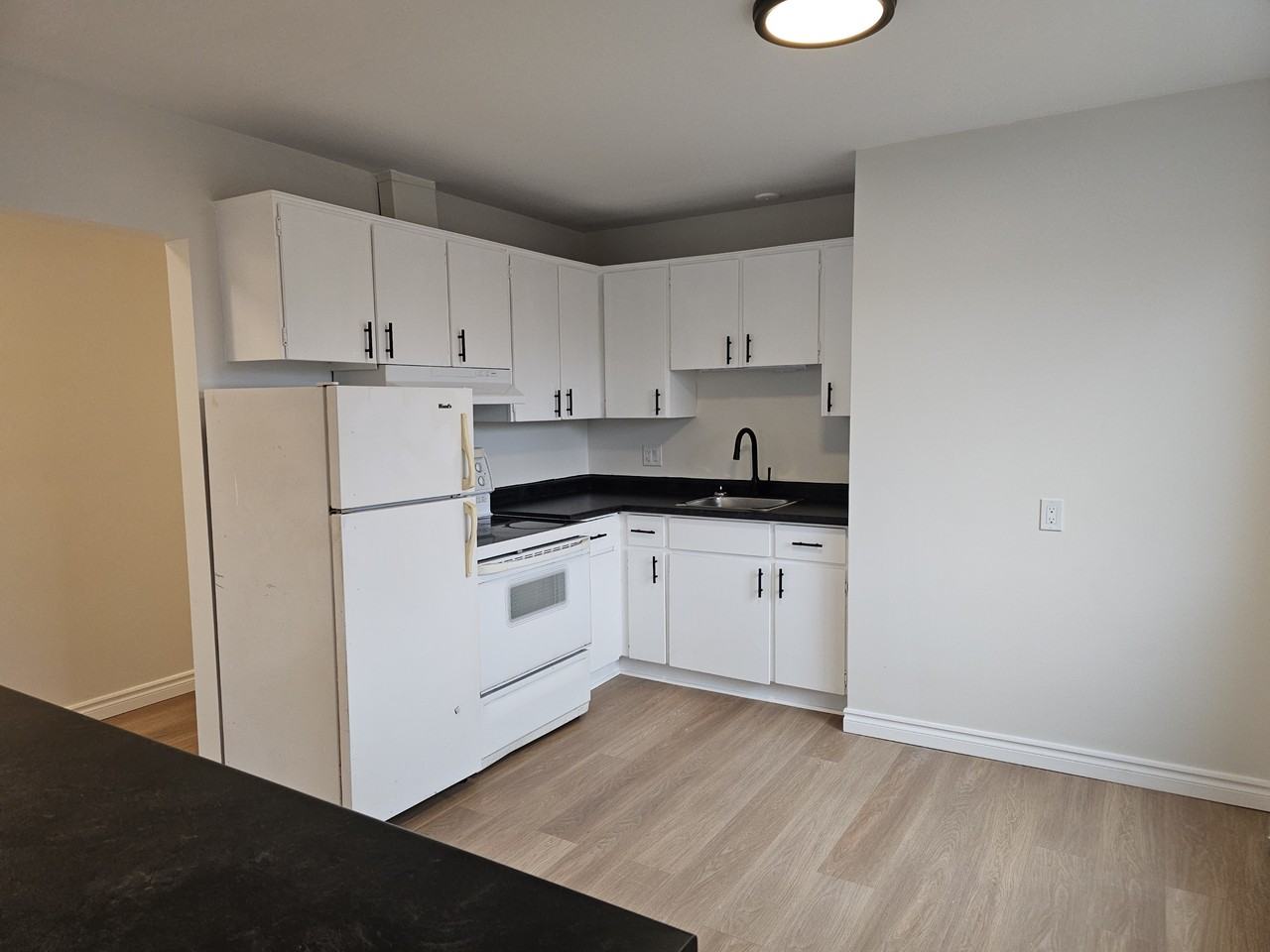 34 Carleton St S - Photo 4 of 9