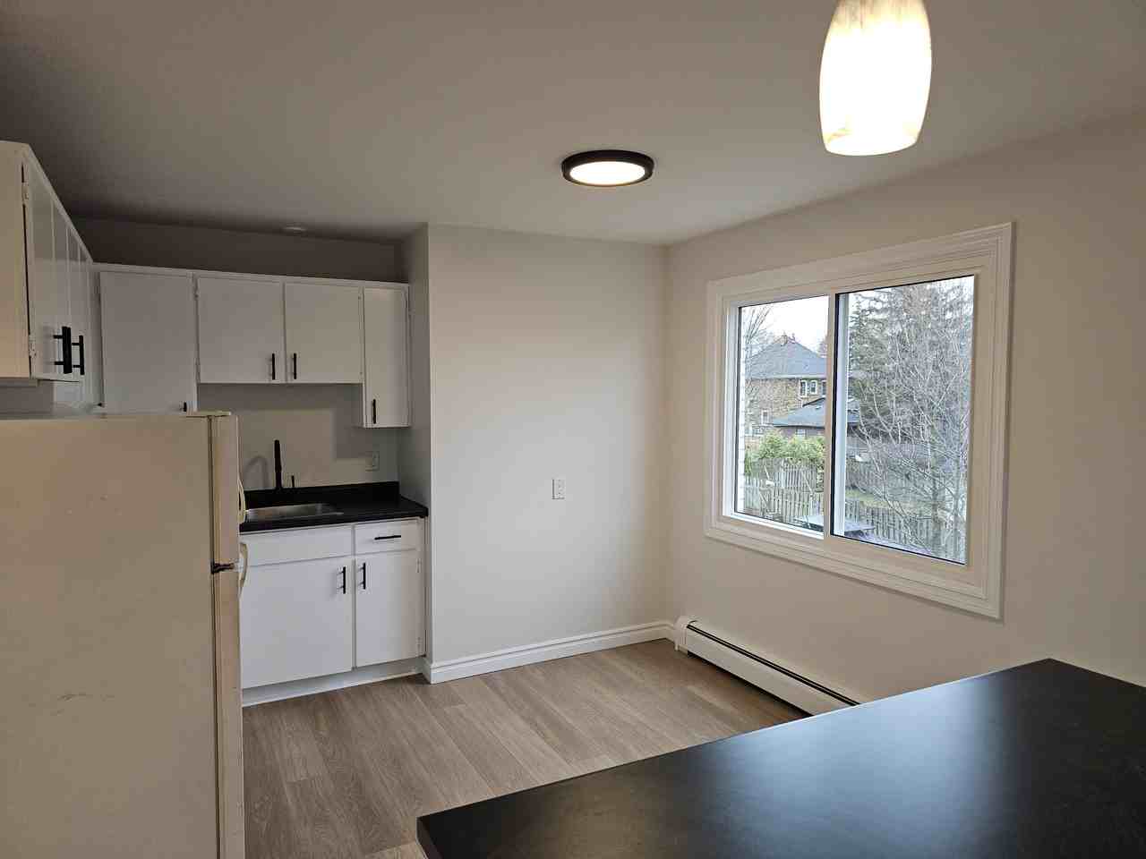 34 Carleton St S - Photo 5 of 9