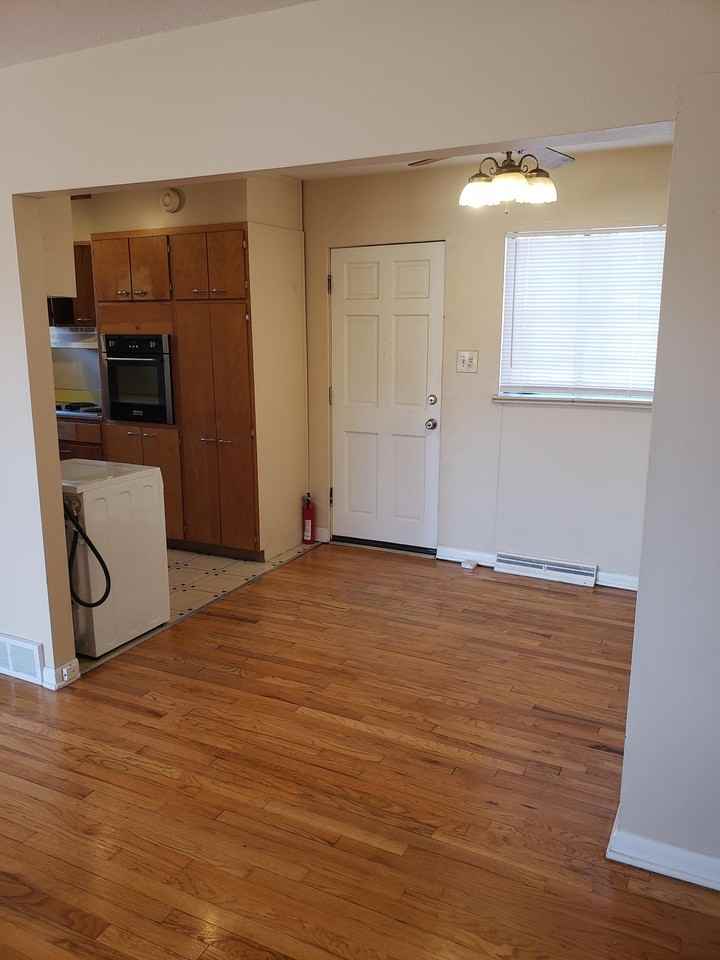 1140 Steele Street - Photo 3 of 13