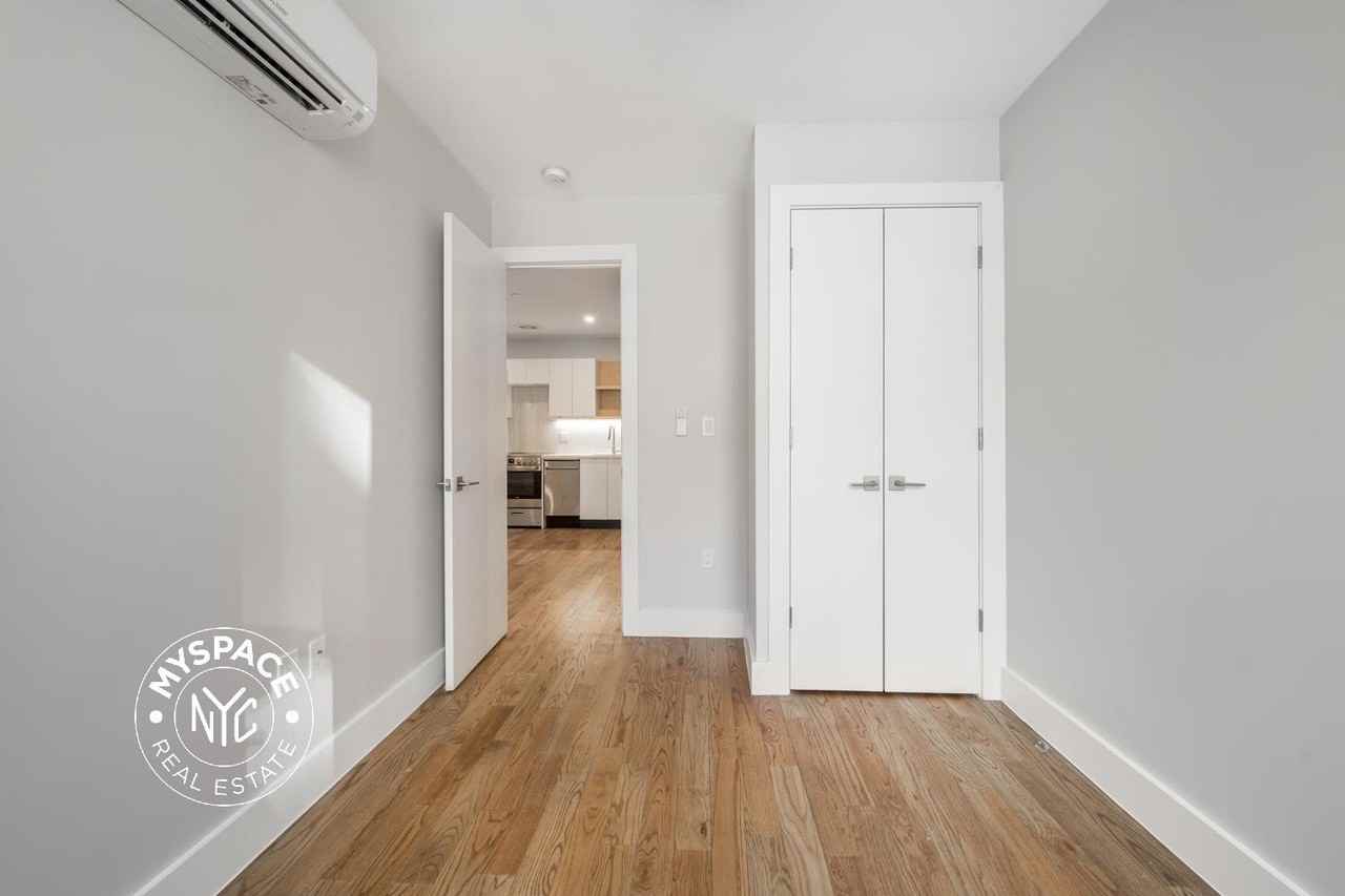 996 Carroll St #4R - Photo 2 of 8