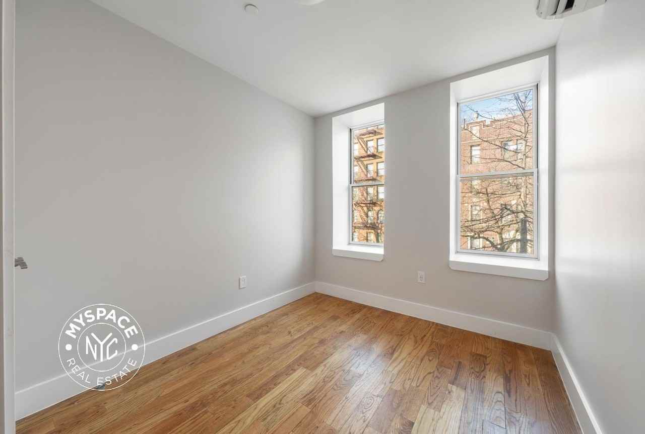 996 Carroll St #4R - Photo 3 of 8